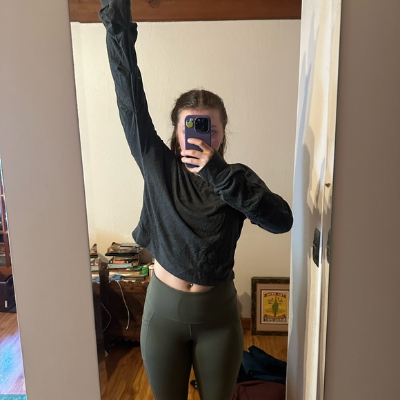 ZELLA GREEN ATHLEISURE SWEATER — KIDS SIZE 14/16 FITS LIKE A WOMENS SMALL - Picture 7 of 7